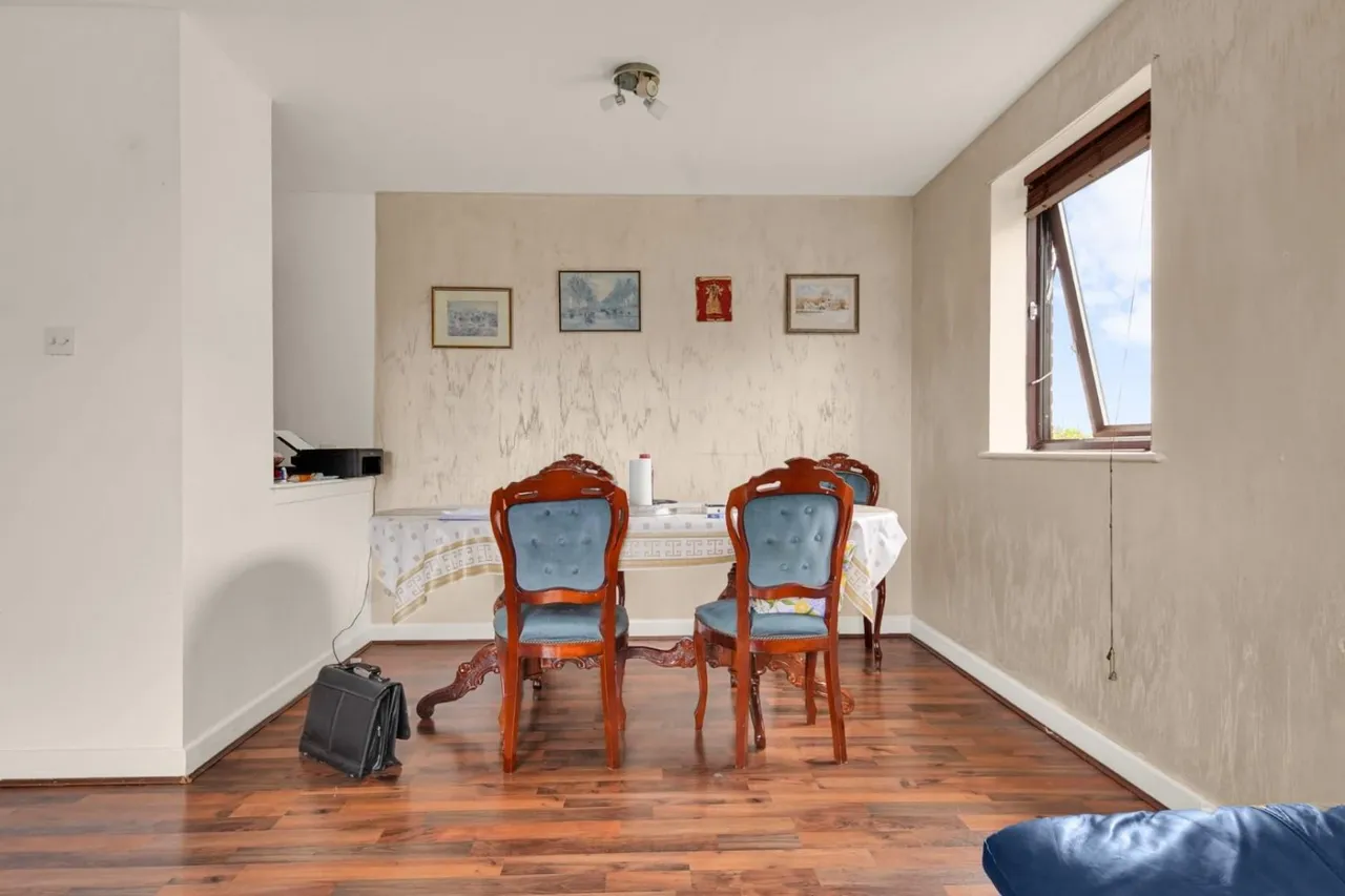 Essex Road, Chadwell Heath, RM6, photo 6
