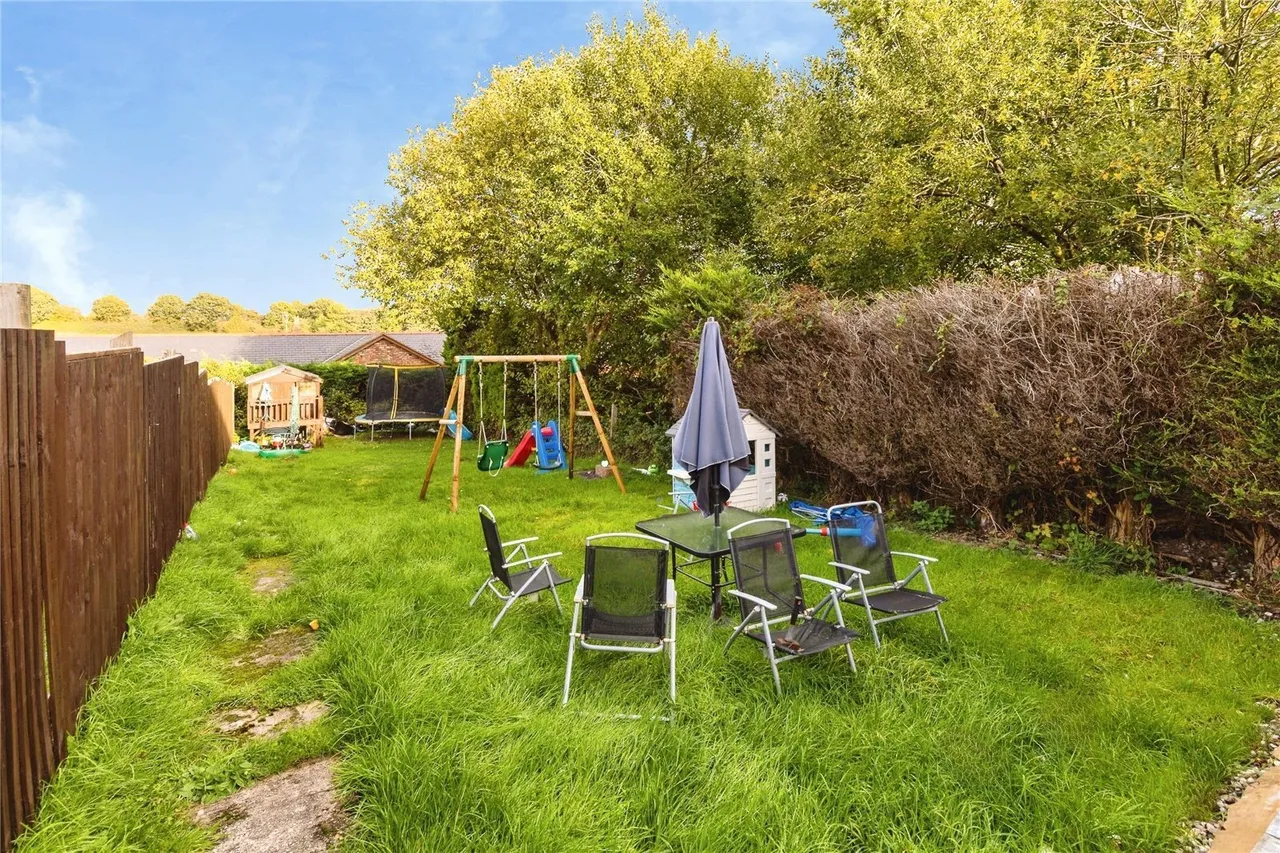Stanley Road, Ponciau, LL14, photo 3