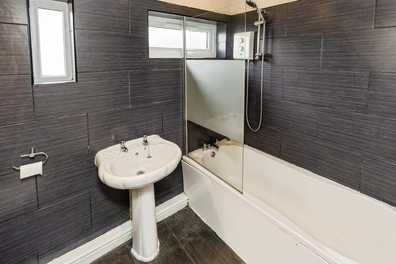 Stanley Road, Ponciau, LL14, photo 9