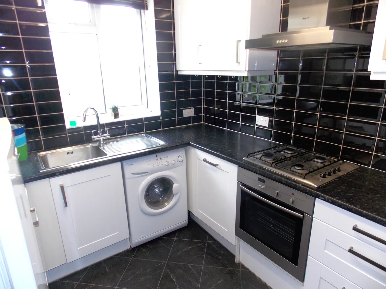 Hepworth Gardens, Barking IG11, photo 2