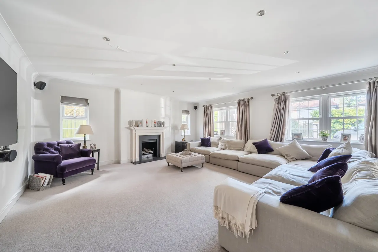 Blackdown Avenue, Pyrford, GU22, photo 2