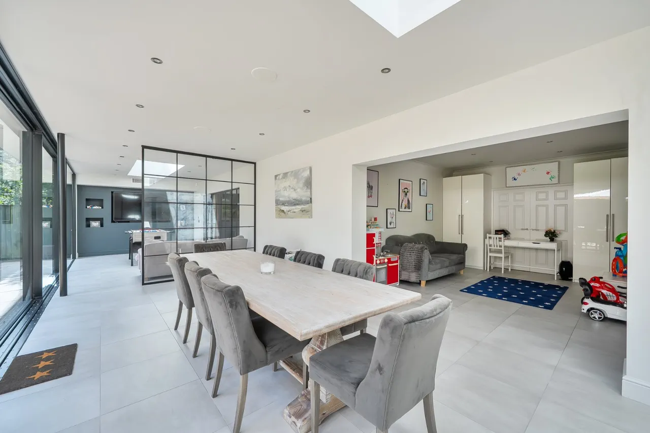 Blackdown Avenue, Pyrford, GU22, photo 13