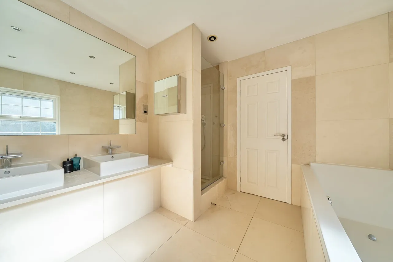 Blackdown Avenue, Pyrford, GU22, photo 26