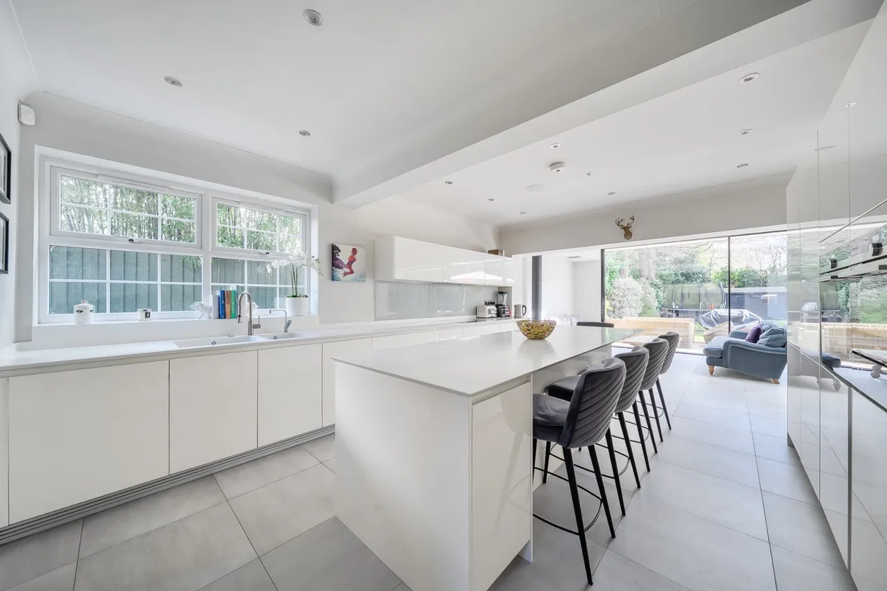 Blackdown Avenue, Pyrford, GU22, photo 3