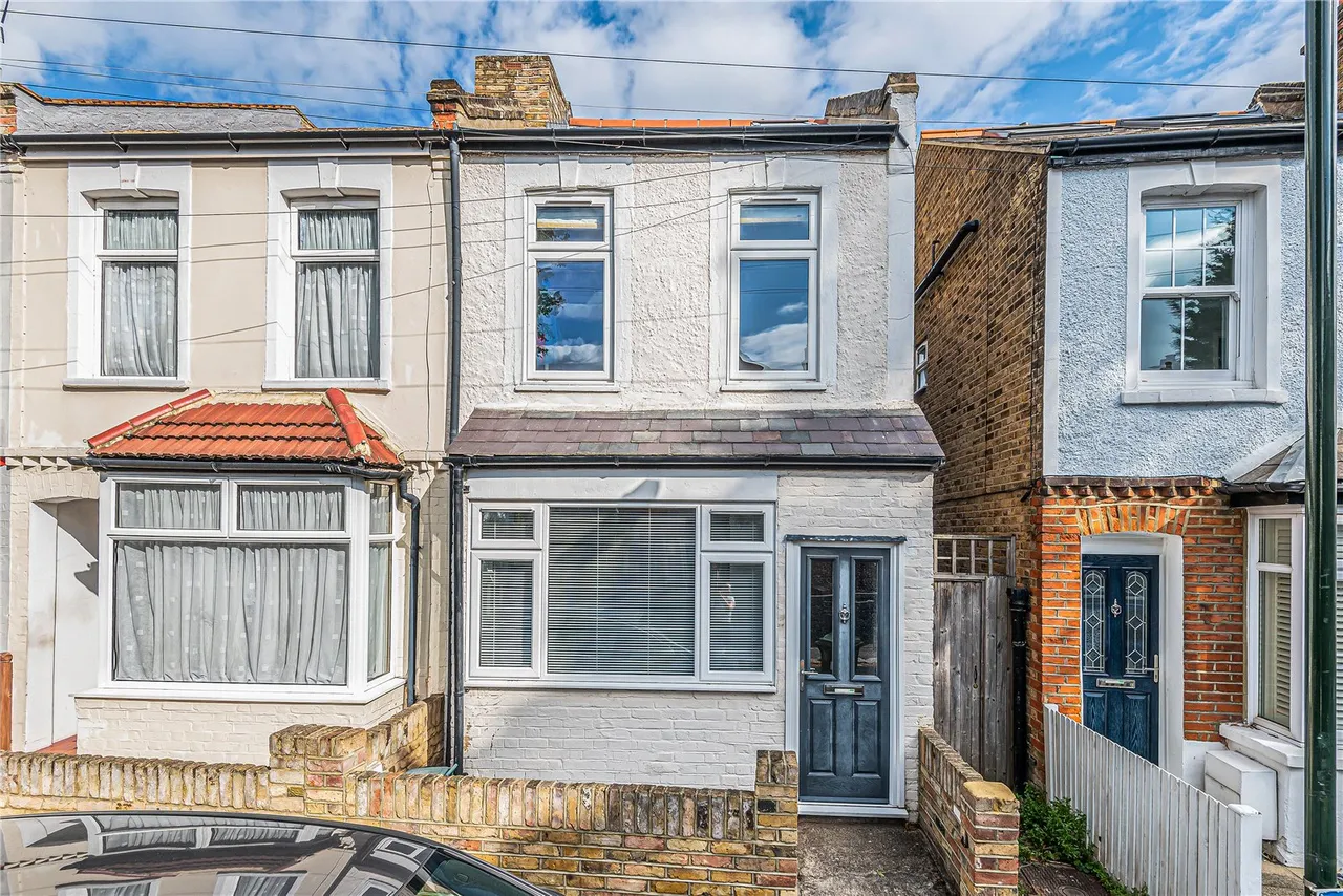 3 bed house for sale — Stanley Gardens Road, Teddington, TW11 8SY