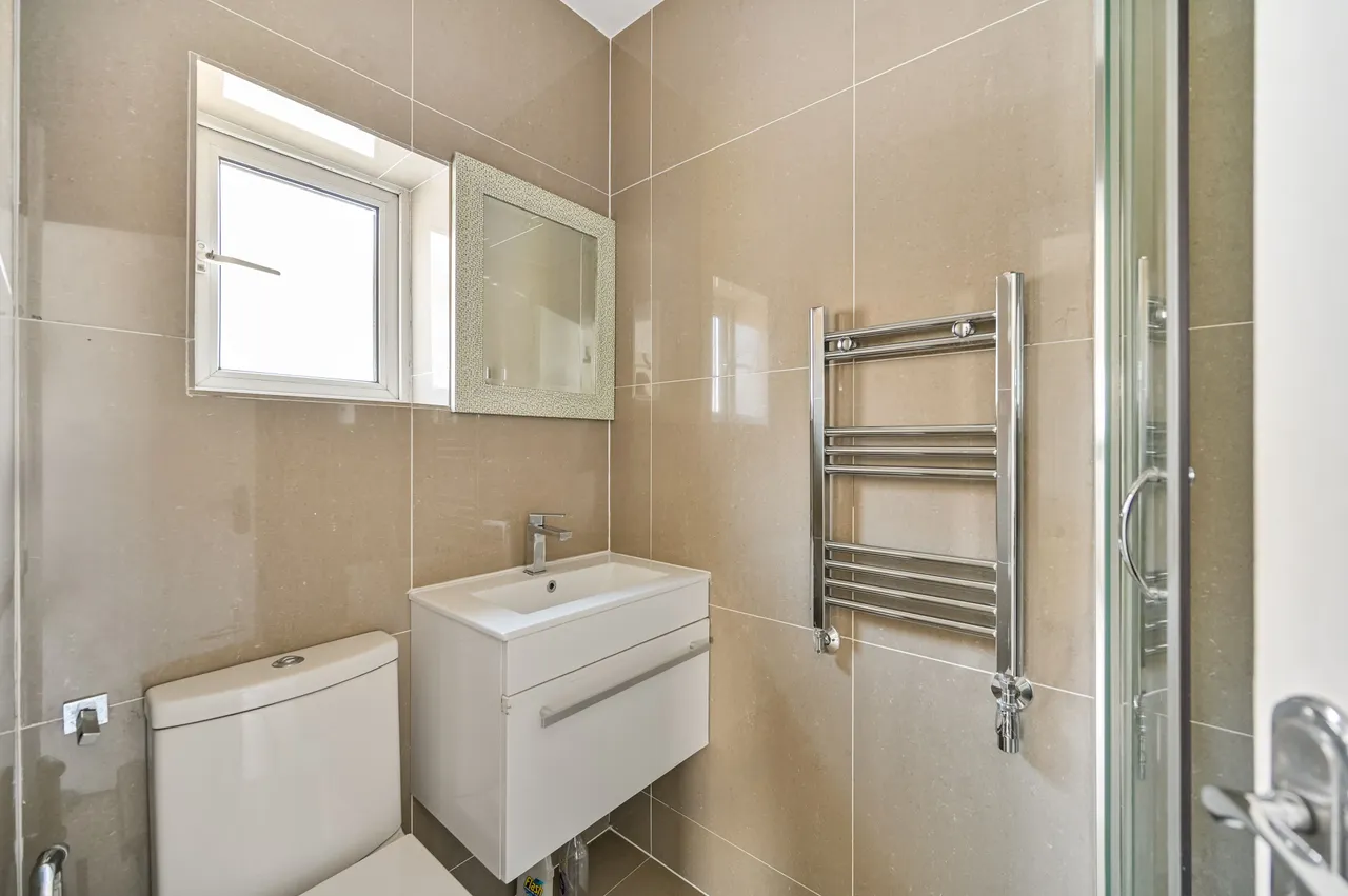 13 Windsor Avenue, New Malden, photo 8