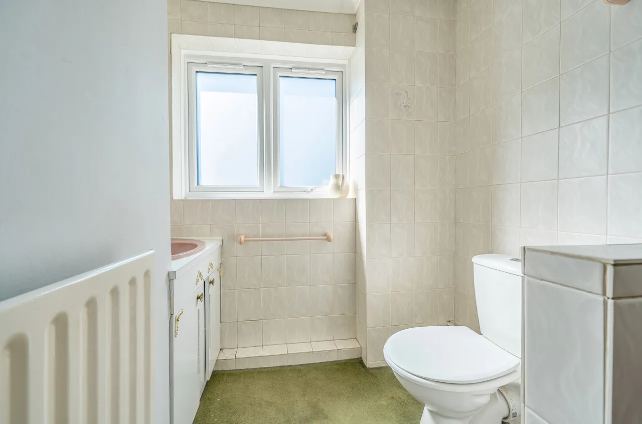 Locks Road, Locks Heath, SO31, photo 9