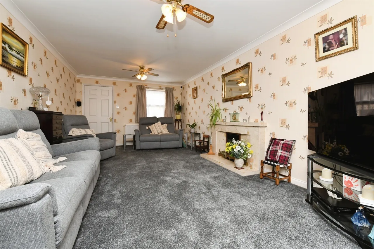 Hopkins Mead, Chelmer Village, Chelmsford, photo 4