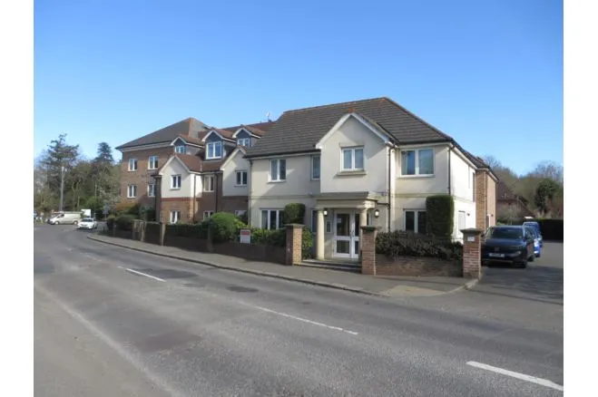 Station Road, Addlestone, KT15, photo 2