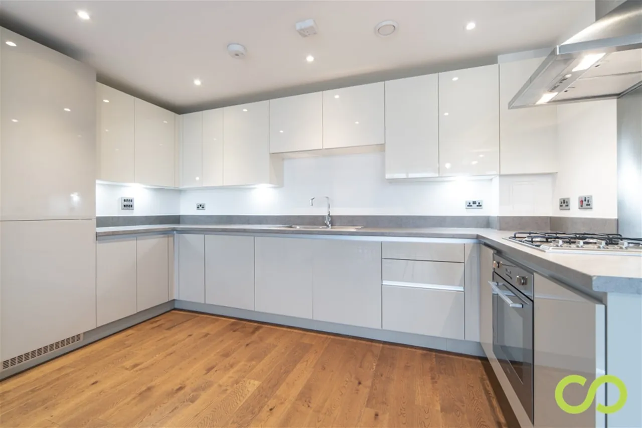 3 bed flat to rent — 20 Norman Road, Greenwich, London, SE10 9FA