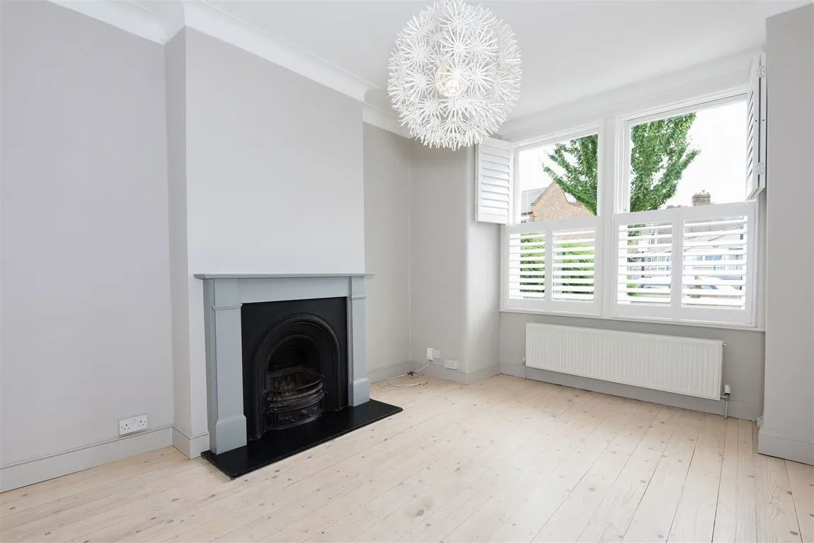 1 bed flat to rent, Mellison Road, SW17