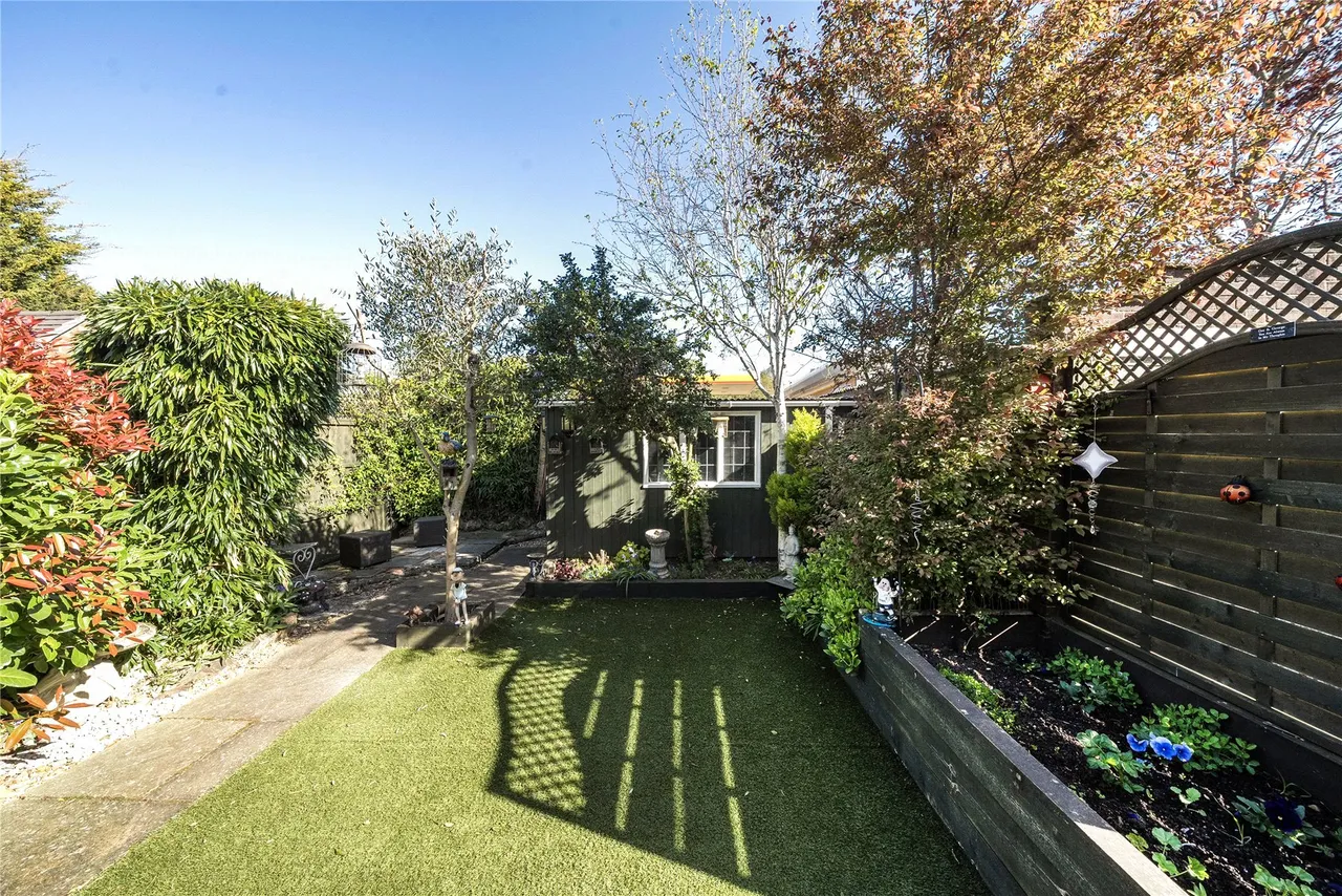 Dudley Close, Addlestone, KT15, photo 5
