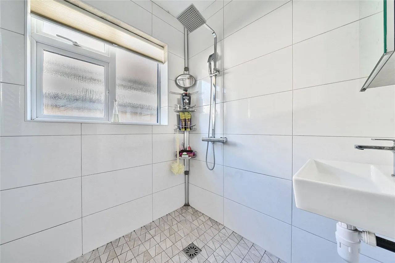 Dudley Close, Addlestone, KT15, photo 11