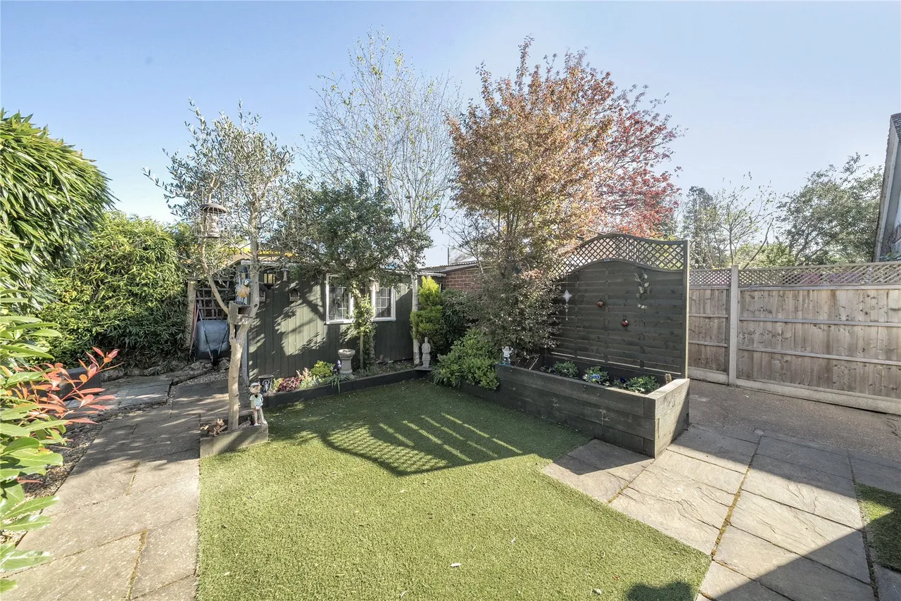 Dudley Close, Addlestone, KT15, photo 13