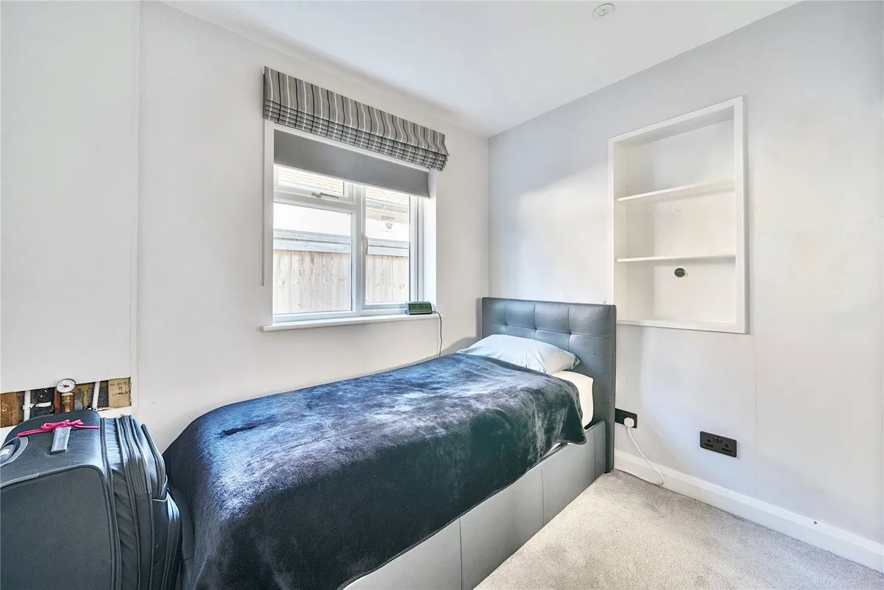Dudley Close, Addlestone, KT15, photo 10