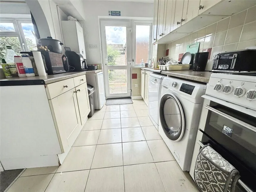 Beechtree Avenue, Englefield Green, Surrey, TW20, photo 2