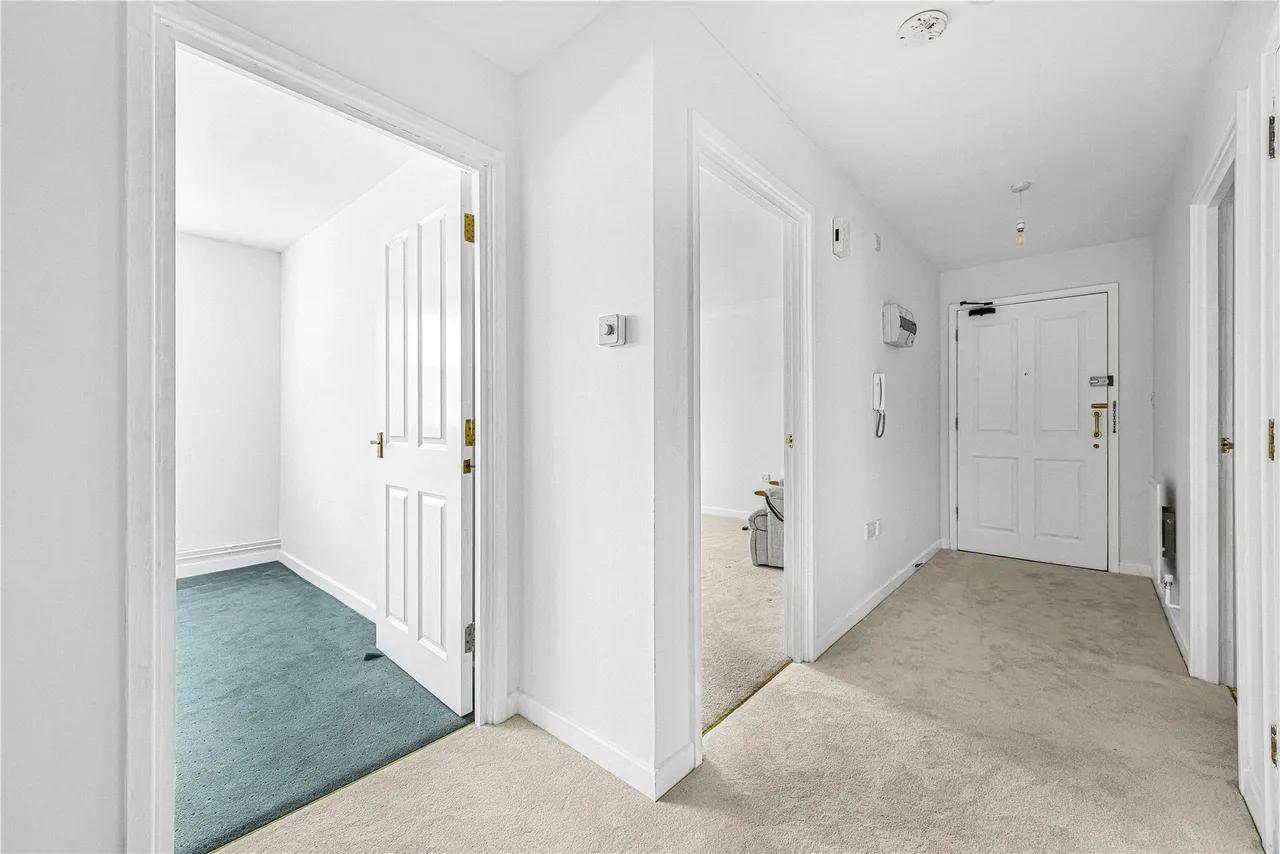 Hanger Court, Knaphill, GU21, photo 8
