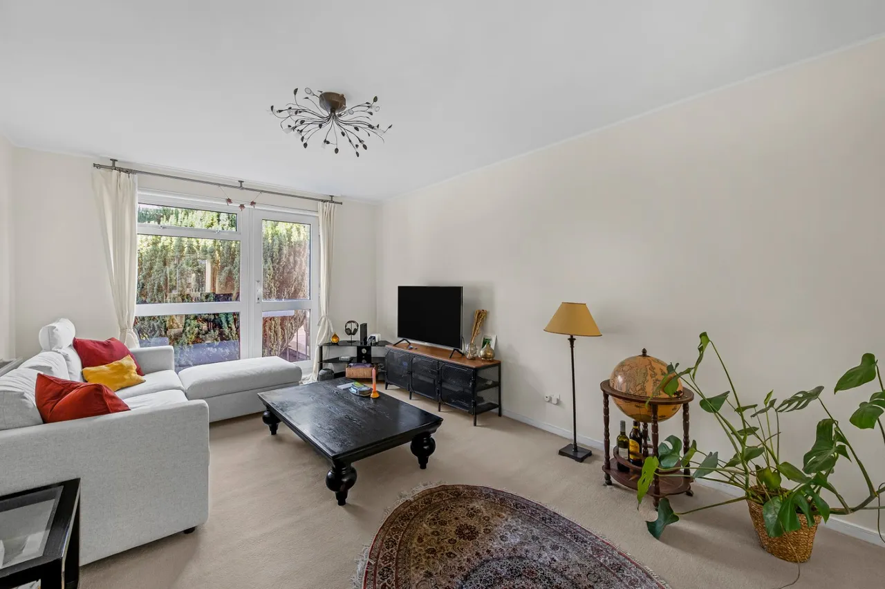 2 bed flat to rent, Chester Close South, London, NW1