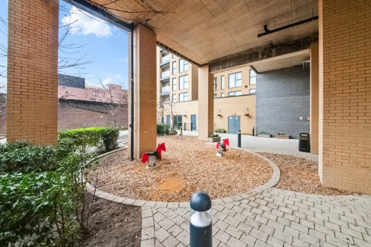 School Passage, Southall, UB1, photo 18