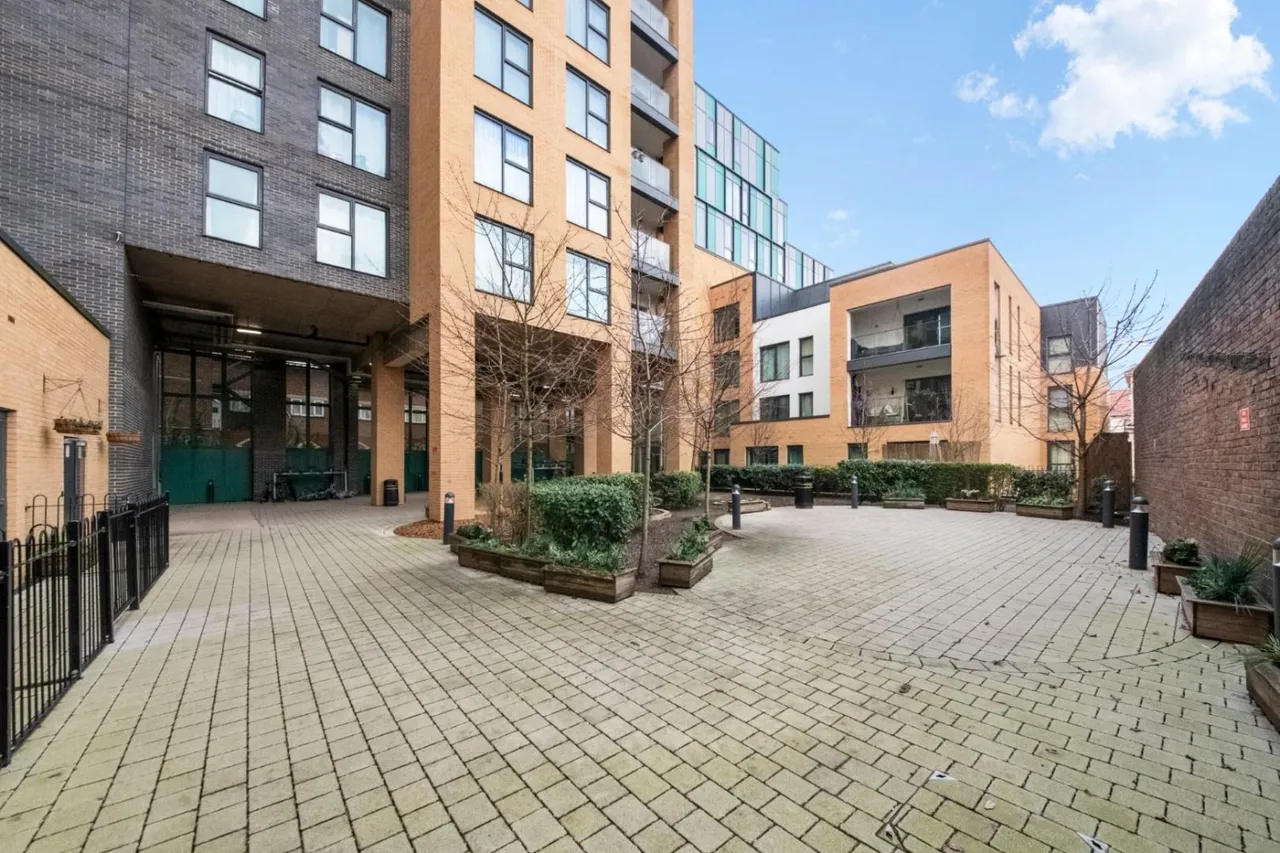 School Passage, Southall, UB1, photo 16