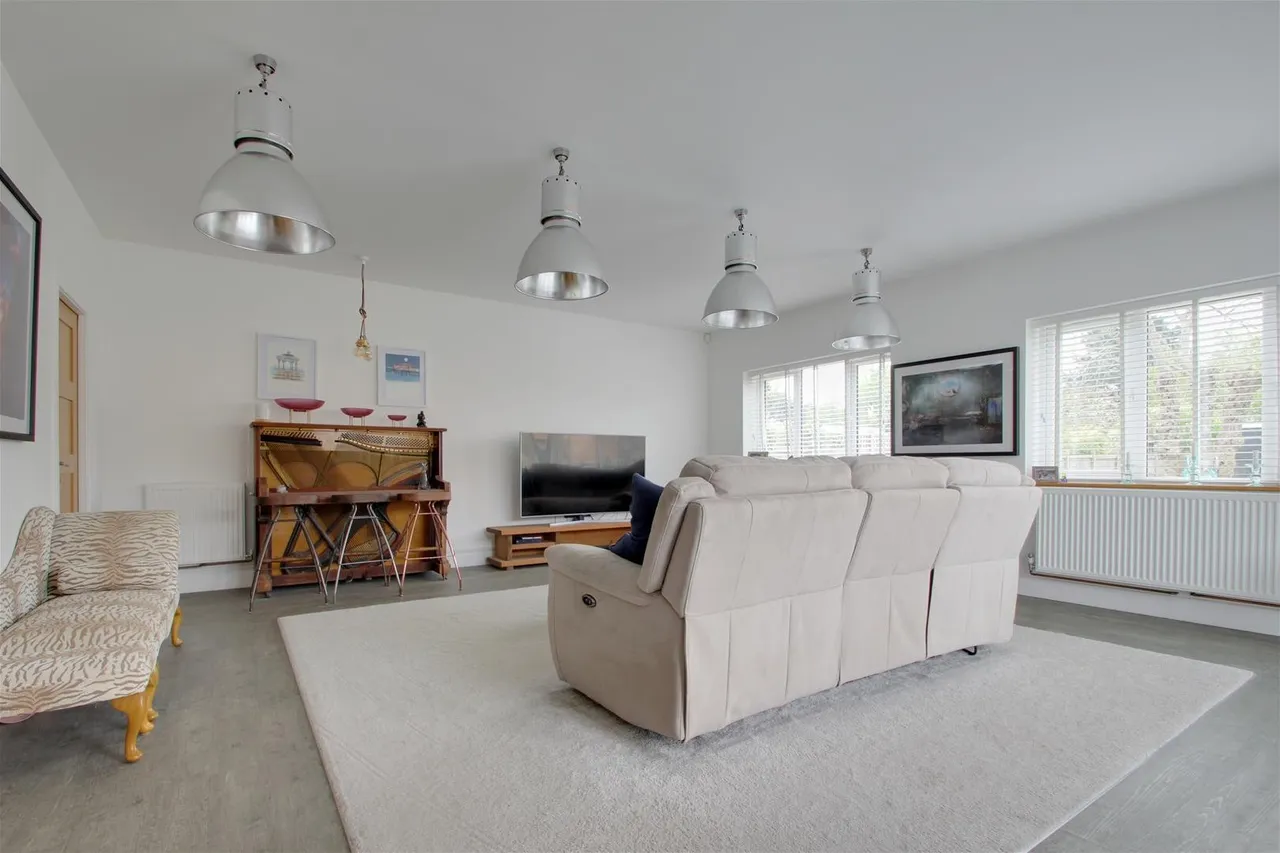 Cissbury Avenue, Worthing, photo 13