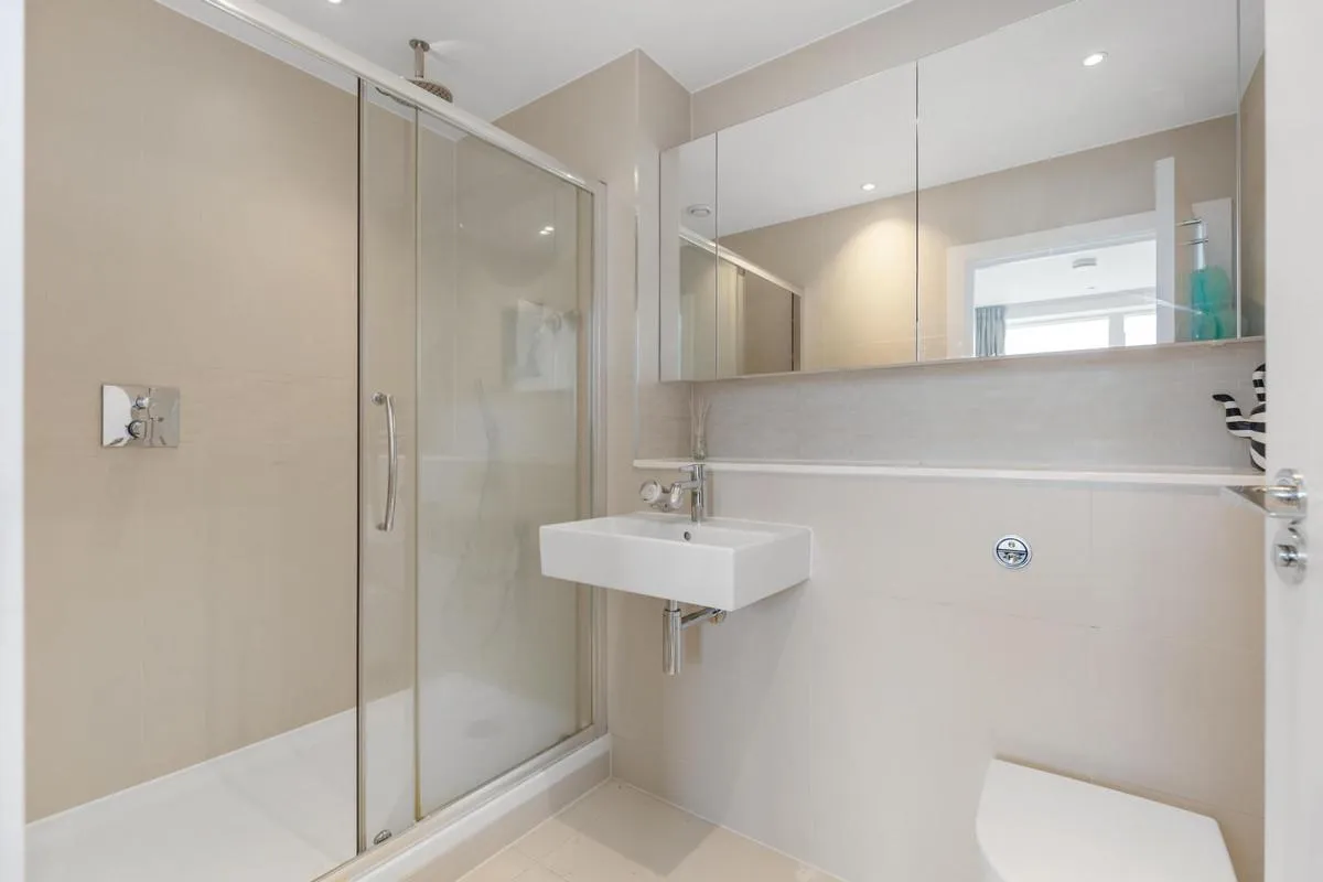 Pump House Crescent, Brentford, TW8, photo 14