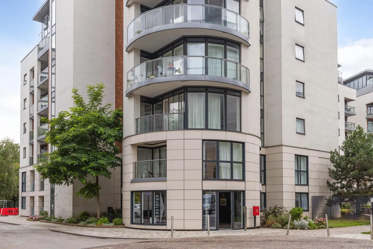 3 bed flat for sale, Pump House Crescent, Brentford, TW8