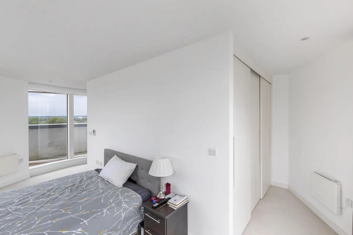 Pump House Crescent, Brentford, TW8, photo 3