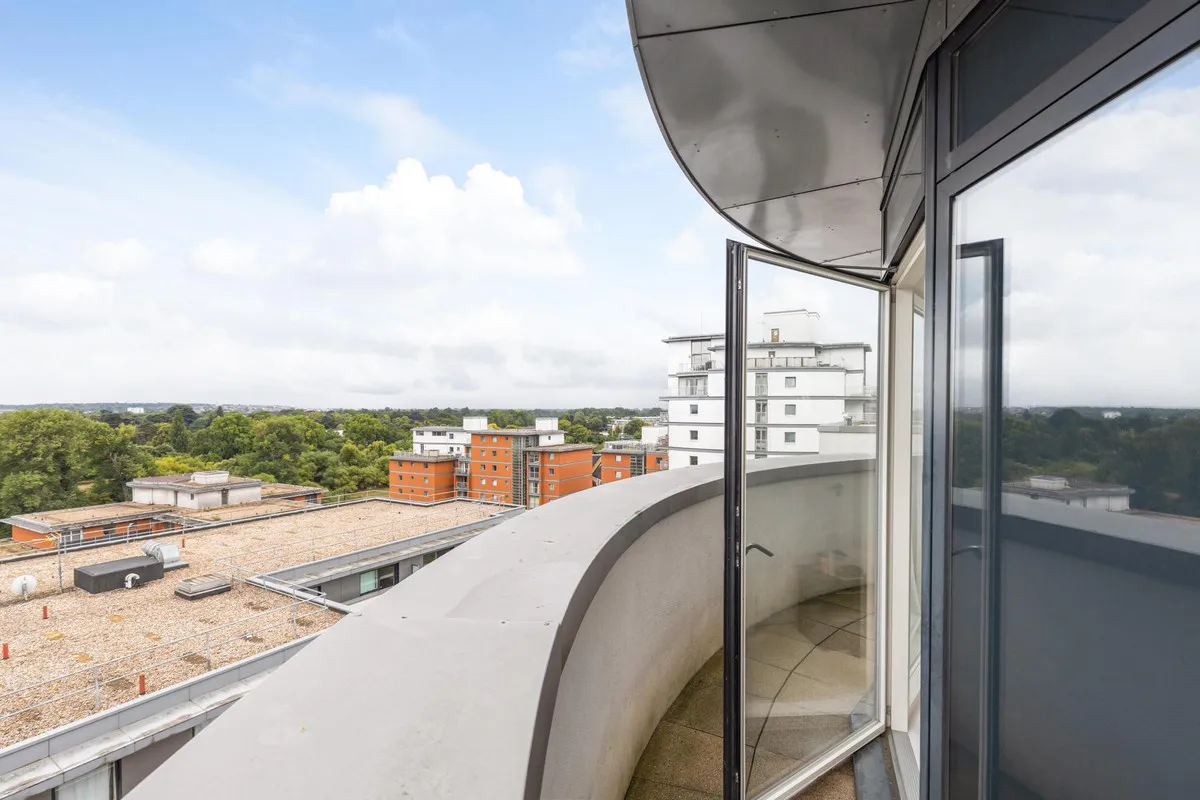 Pump House Crescent, Brentford, TW8, photo 4