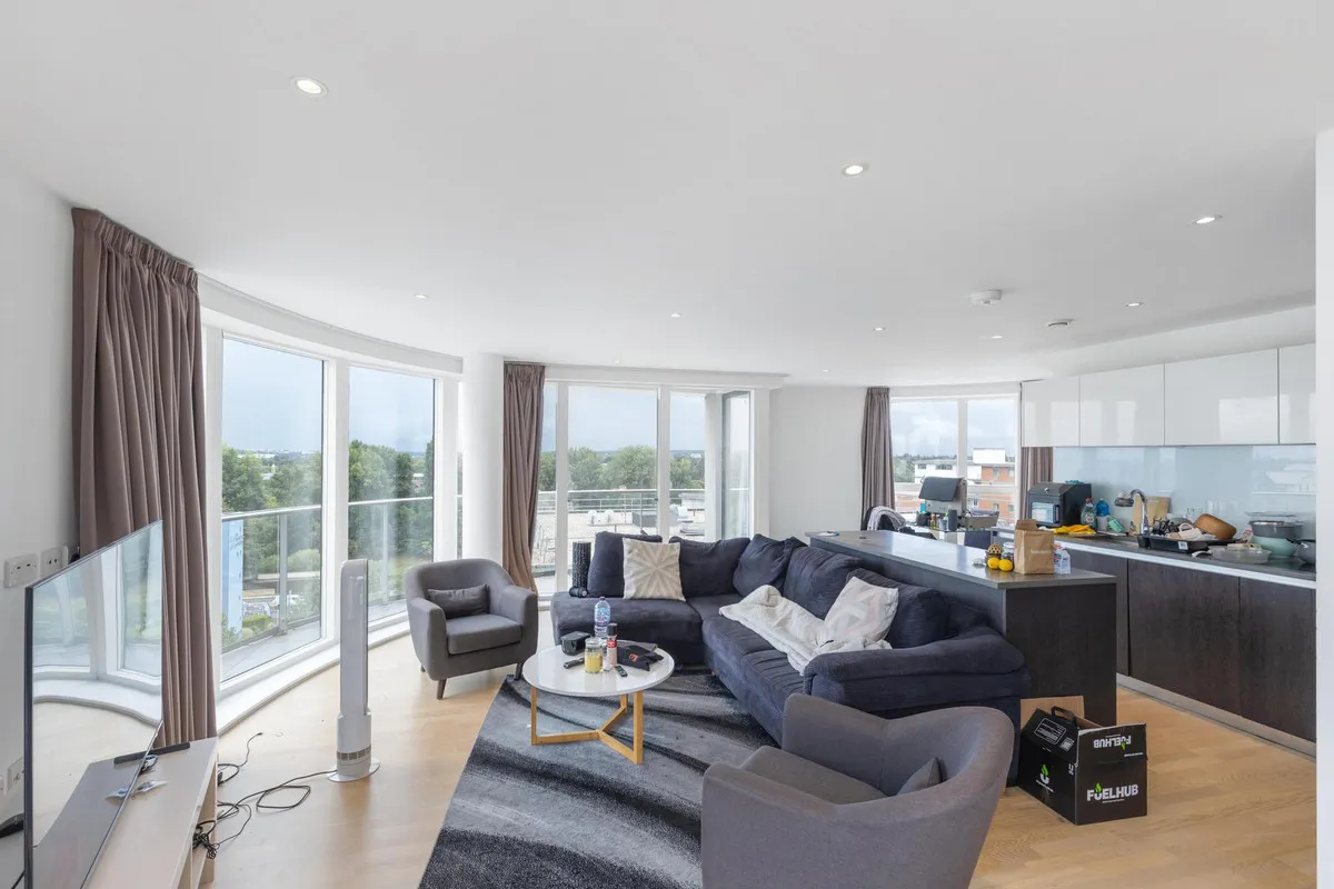 Pump House Crescent, Brentford, TW8, photo 8