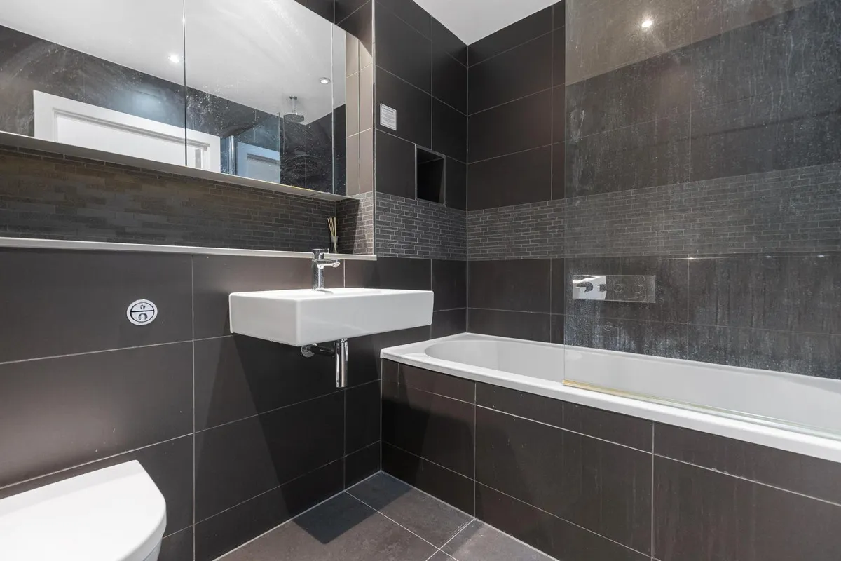 Pump House Crescent, Brentford, TW8, photo 12
