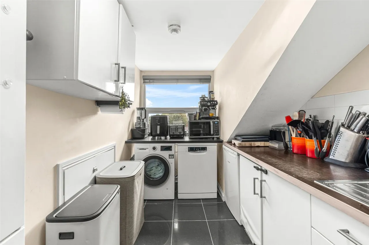 Broad Street, Teddington, TW11, photo 6