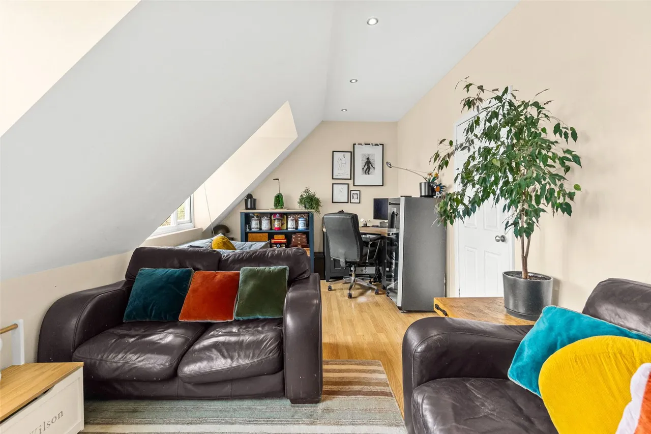 Broad Street, Teddington, TW11, photo 3
