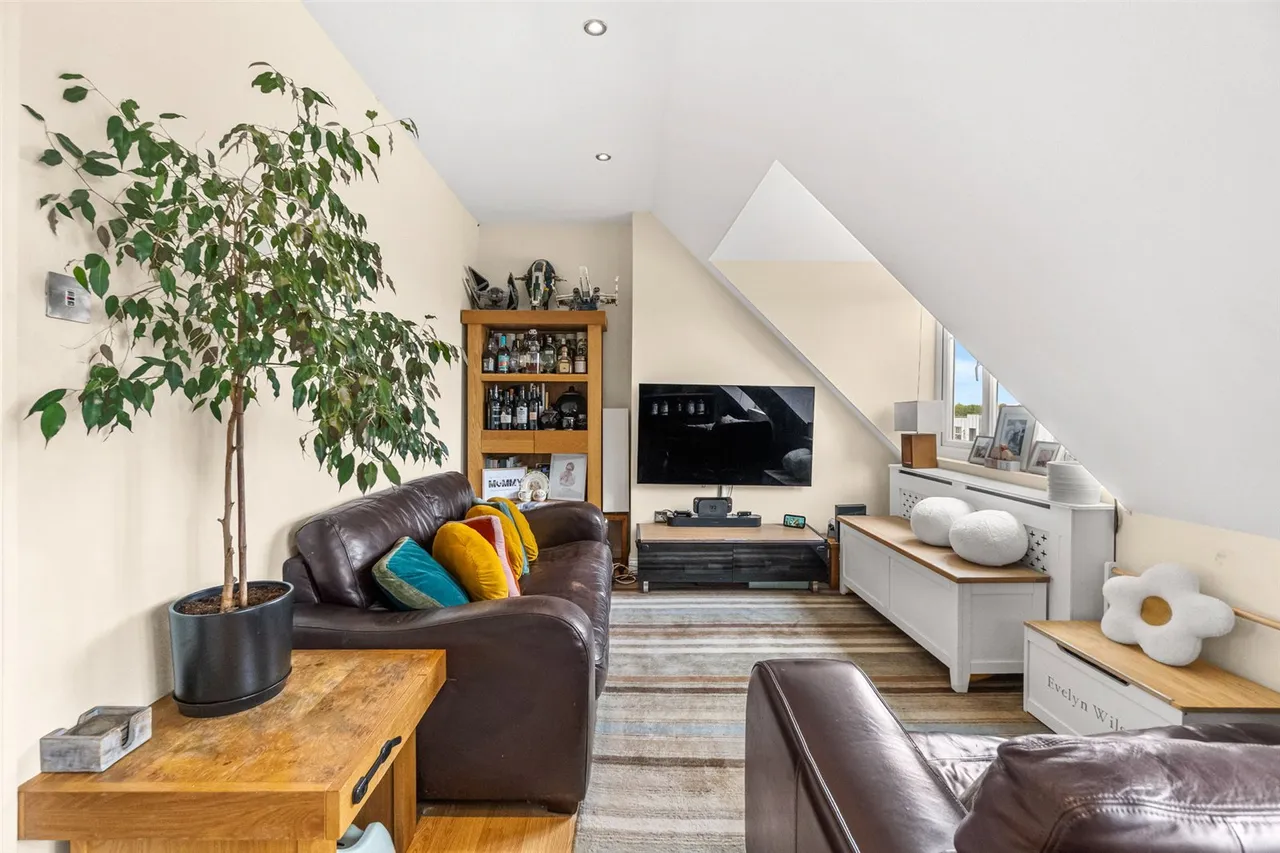 Broad Street, Teddington, TW11, photo 2