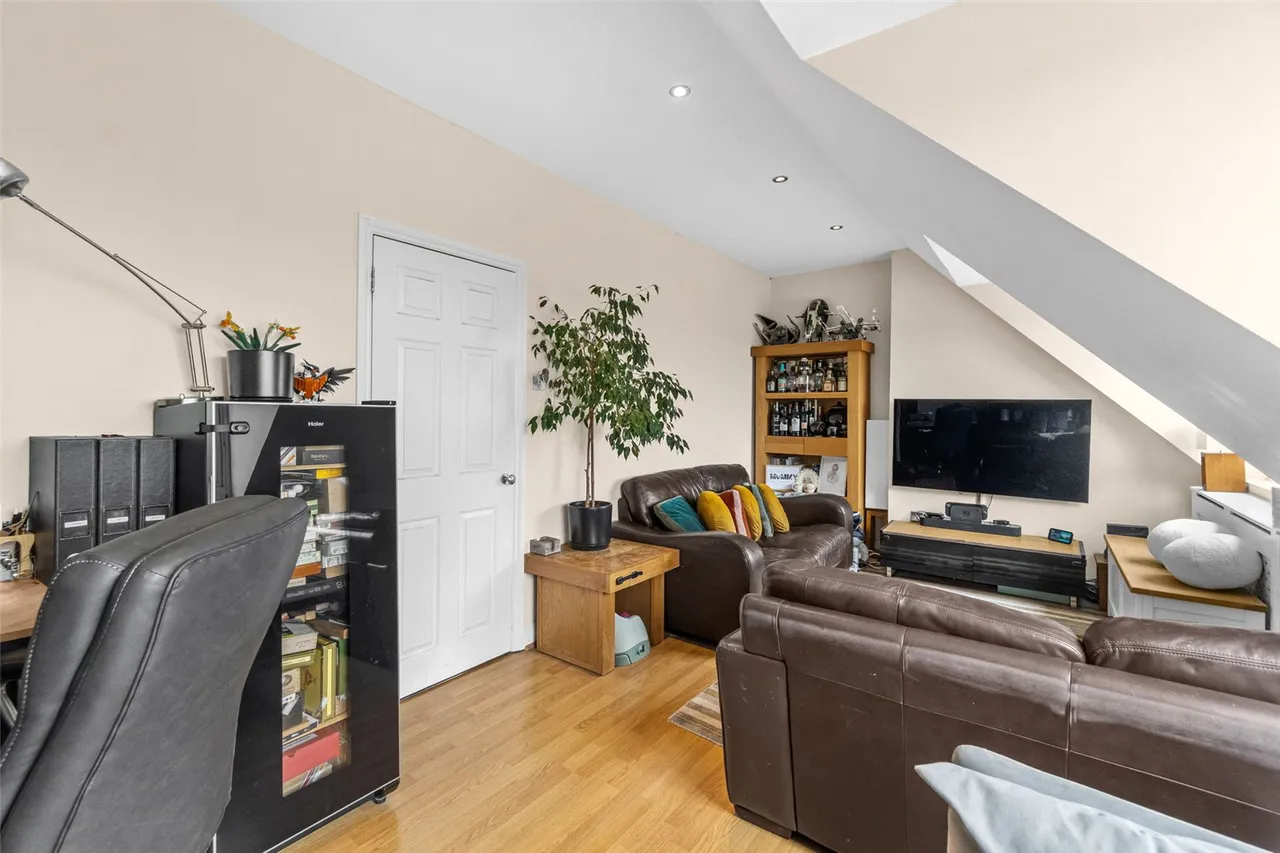 Broad Street, Teddington, TW11, photo 4
