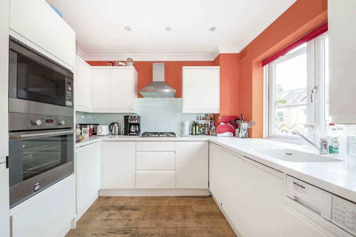 Franche Court Road, SW17, photo 3