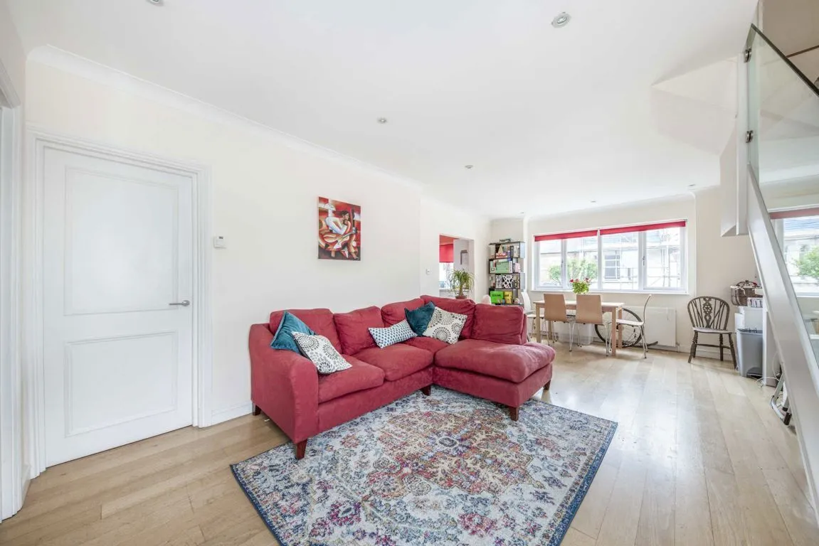Franche Court Road, SW17, photo 4