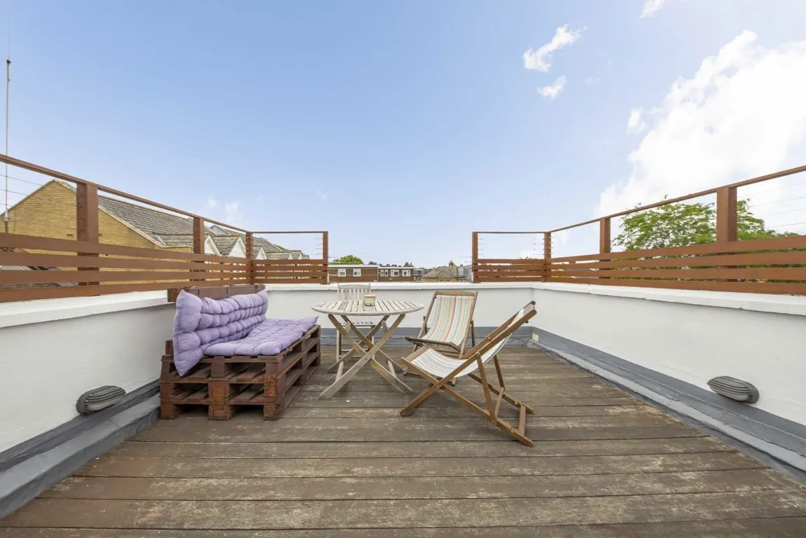 Franche Court Road, SW17, photo 2