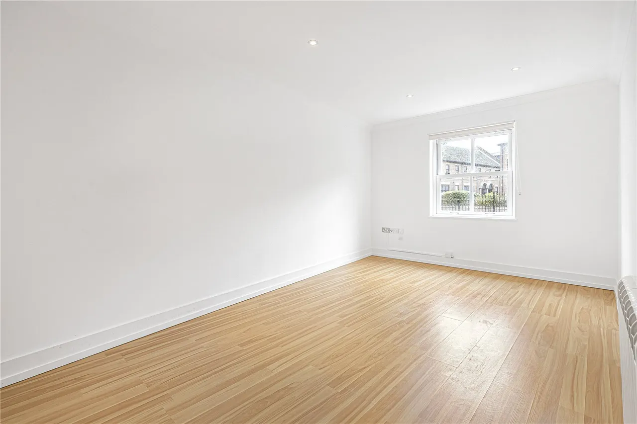 High Street, Hampton, TW12, photo 6