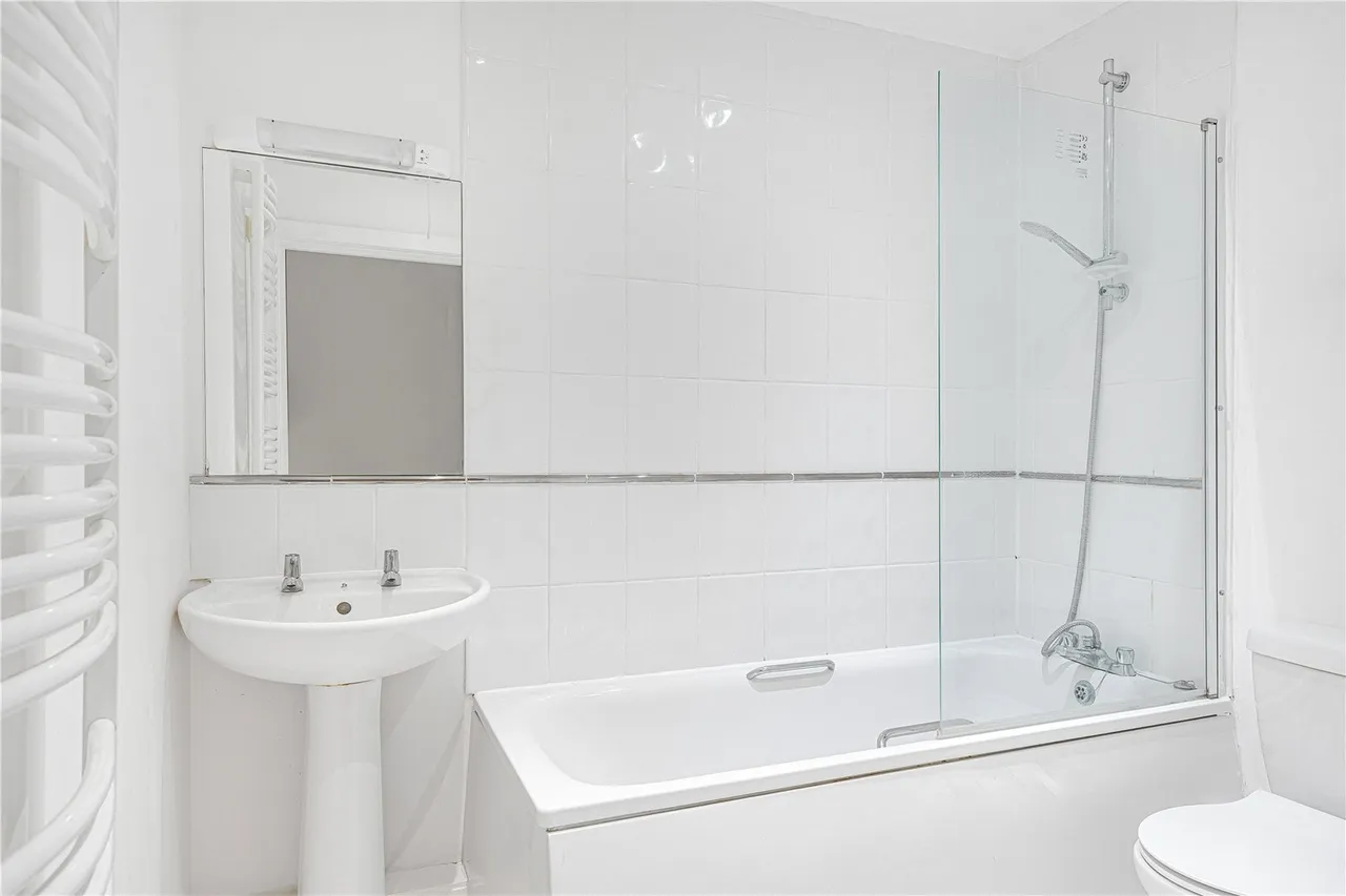 High Street, Hampton, TW12, photo 5