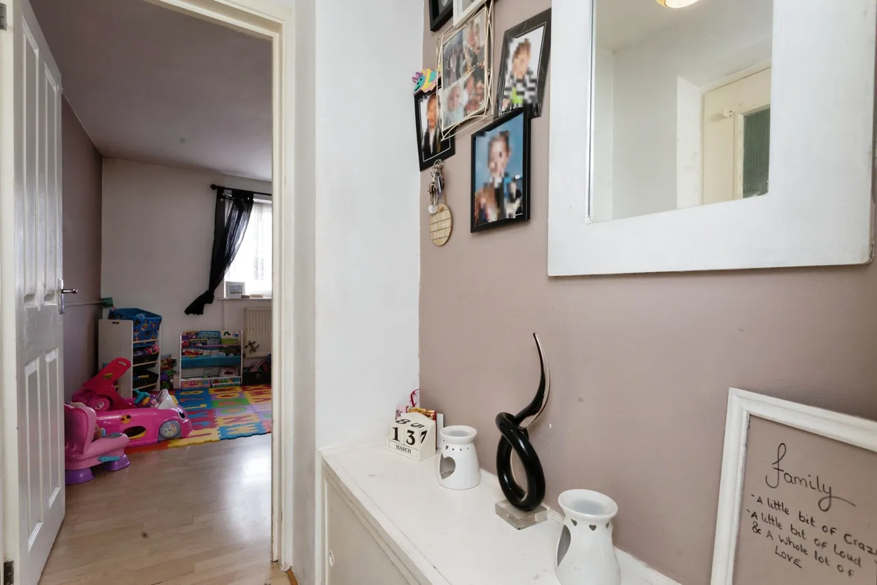 Stirling Close, Rainham, RM13, photo 15