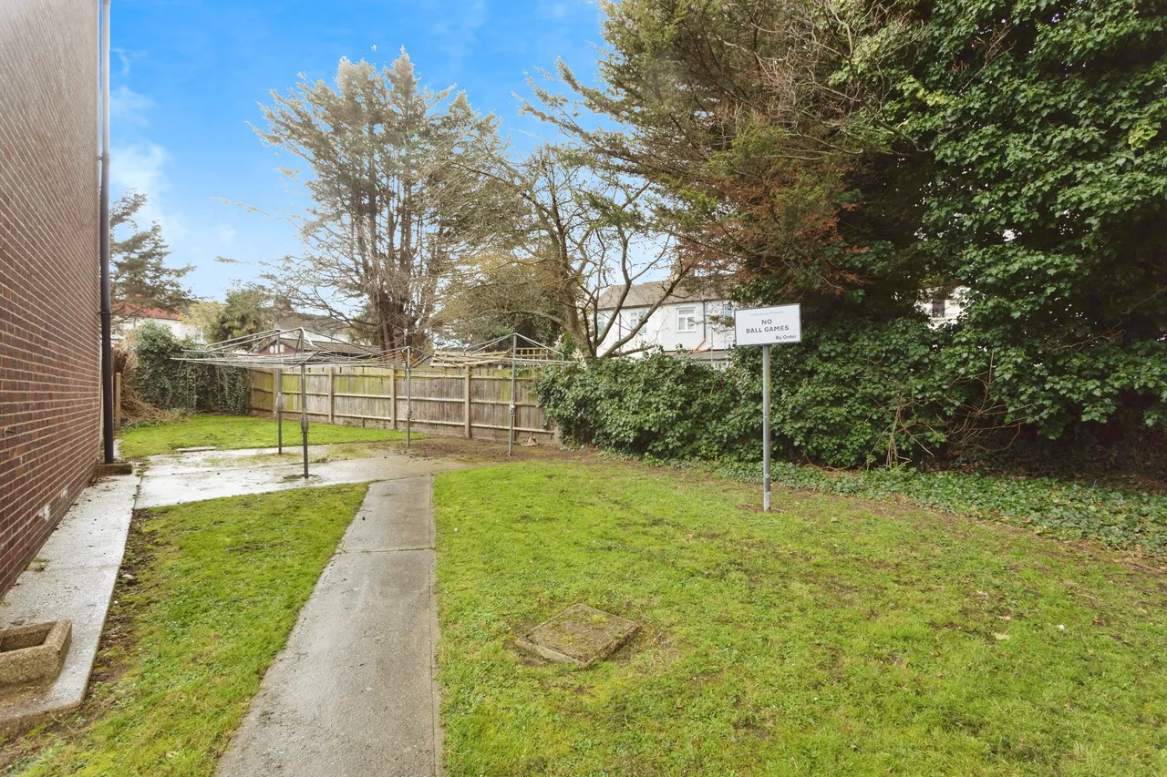 Stirling Close, Rainham, RM13, photo 4