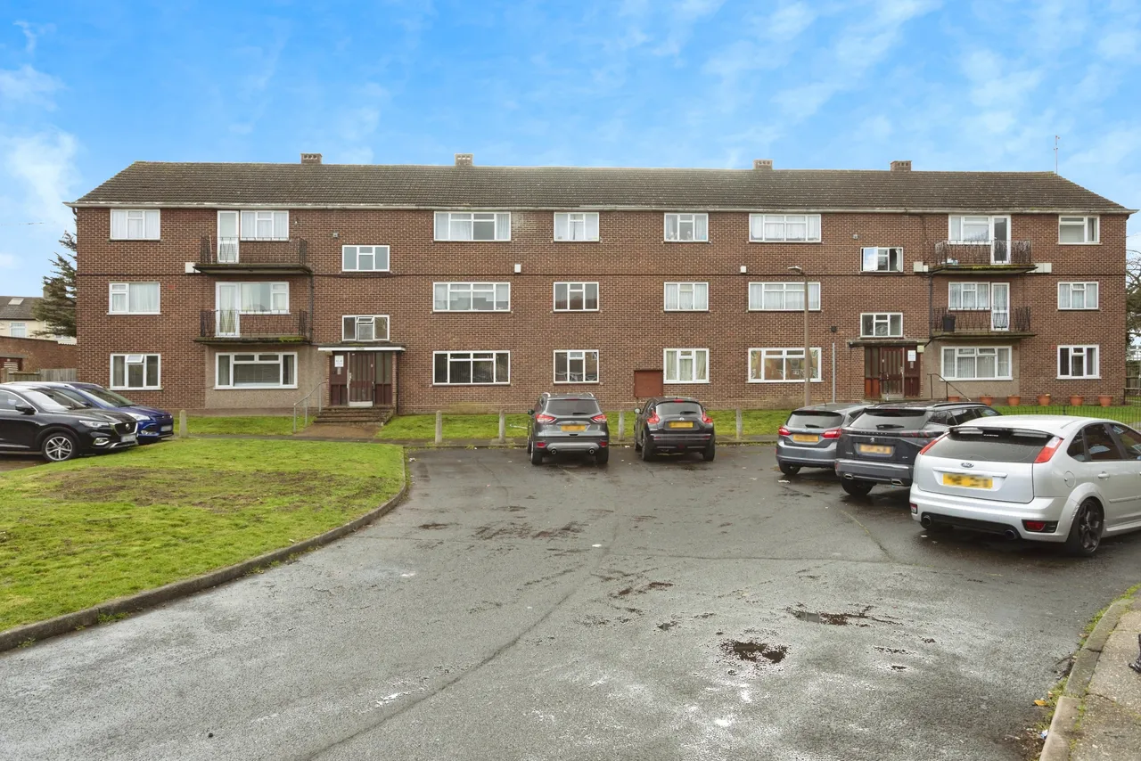 Stirling Close, Rainham, RM13, photo 2