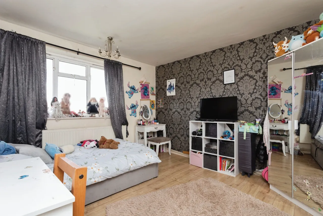 Stirling Close, Rainham, RM13, photo 11
