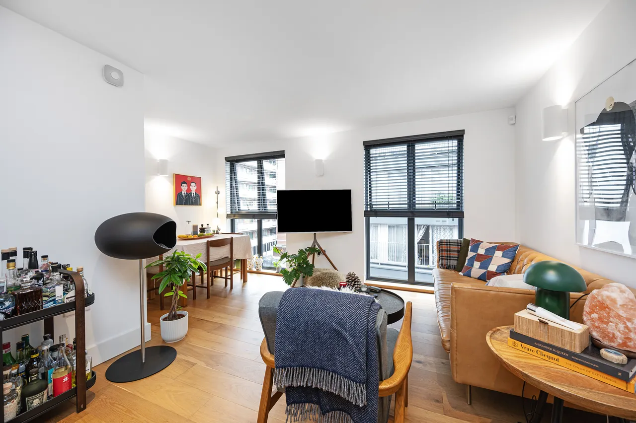 Flat 5, 19 Umberston Street, LONDON, photo 2