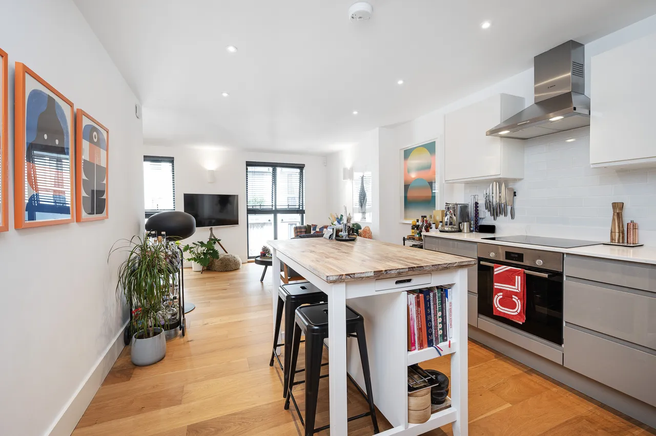 Flat 5, 19 Umberston Street, LONDON, photo 11