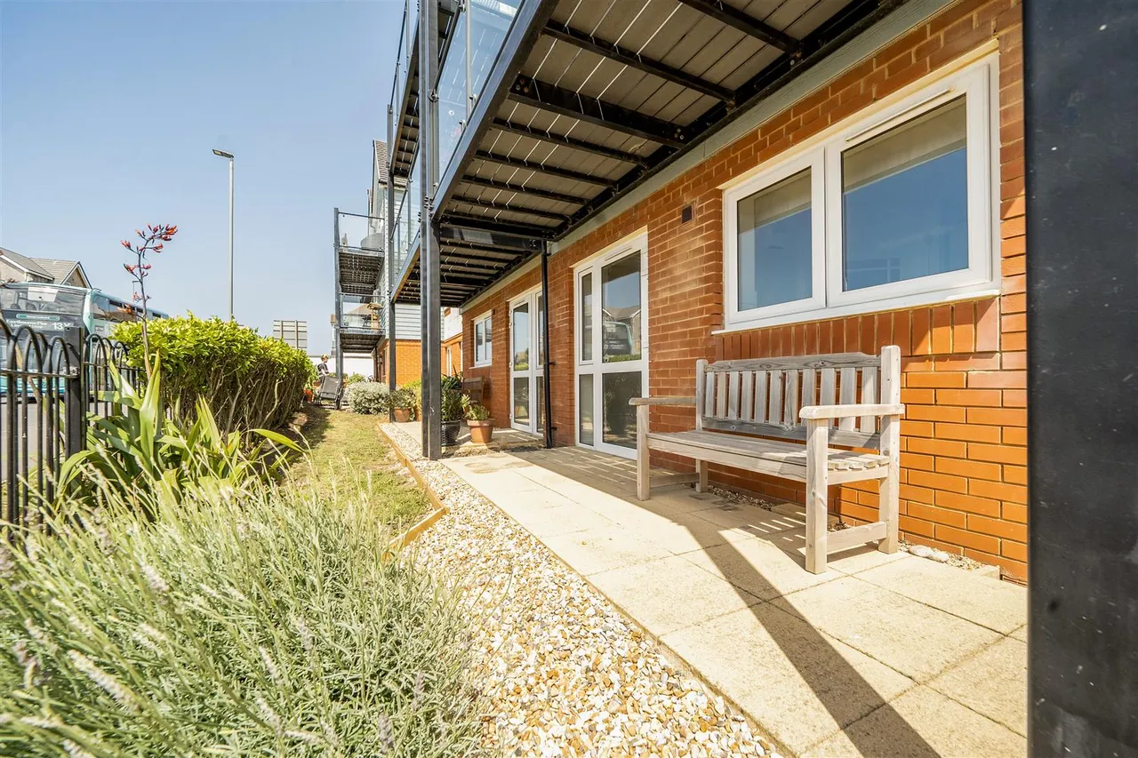 Rowe Avenue, Peacehaven, BN10, photo 11