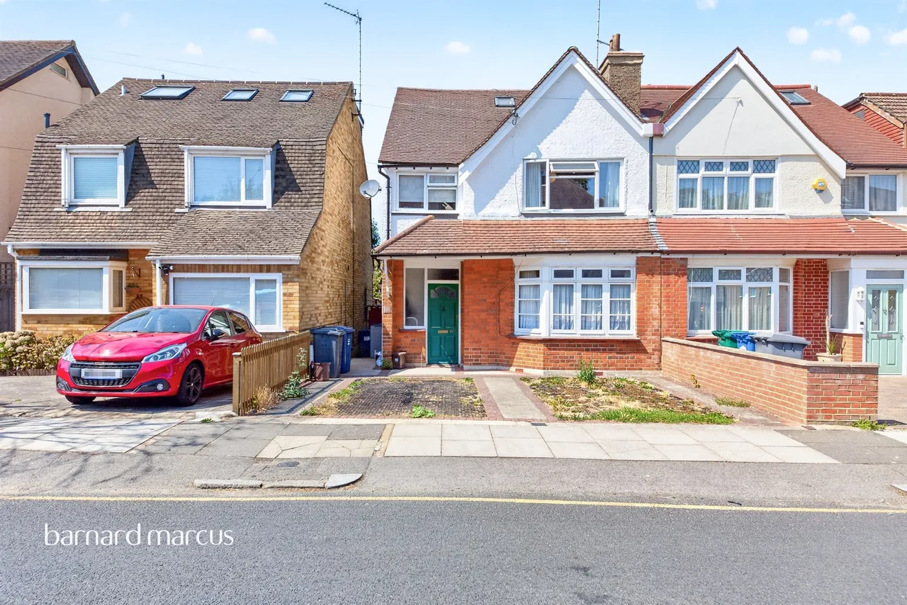 3 bed flat for sale — Ridgeview Road, London