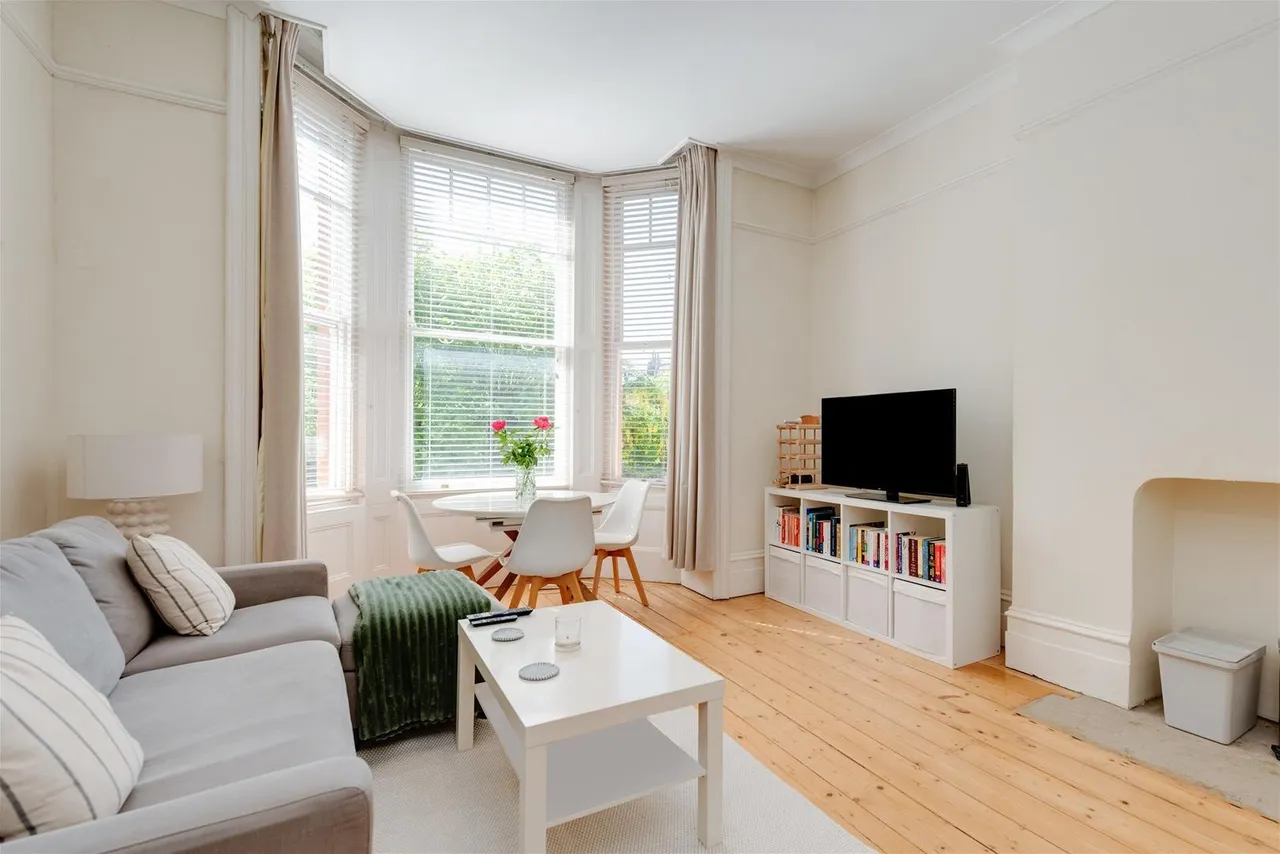 2 bed flat for sale — Fairhazel Gardens South Hampstead, London NW6 3SJ