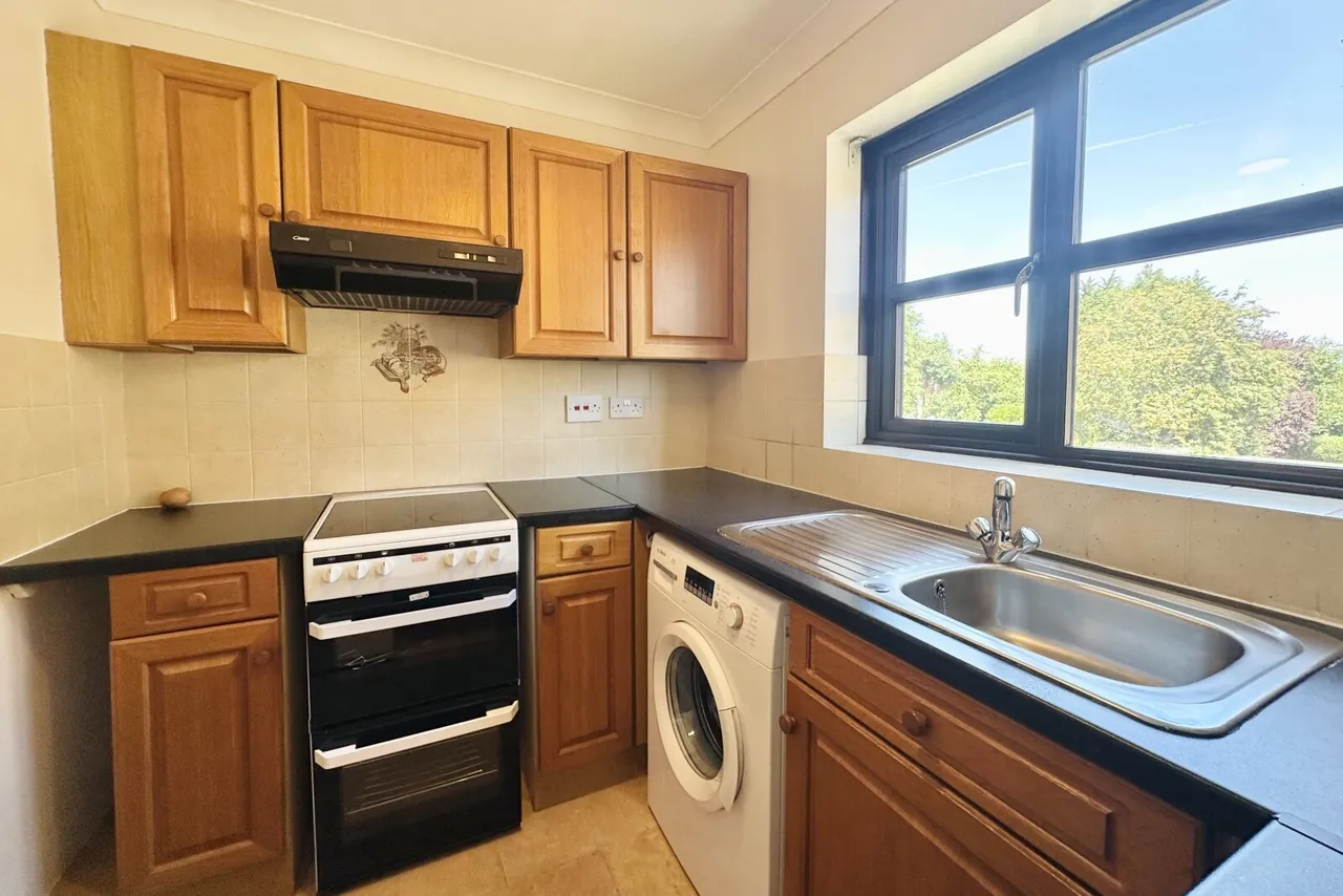 Clarence Road, Fleet, Hampshire, GU51 3XS, photo 2